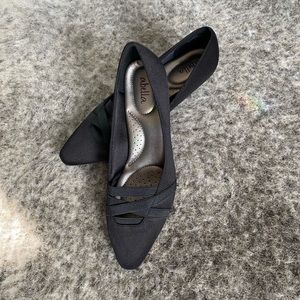 Abella black fabric easy clean heel Sz. 6 1/2 EUC!